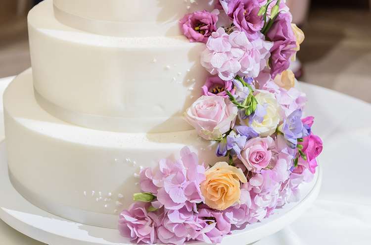 Choosing A Watercolor Palette For Your Wedding? Check Out These Cake Design Ideas!